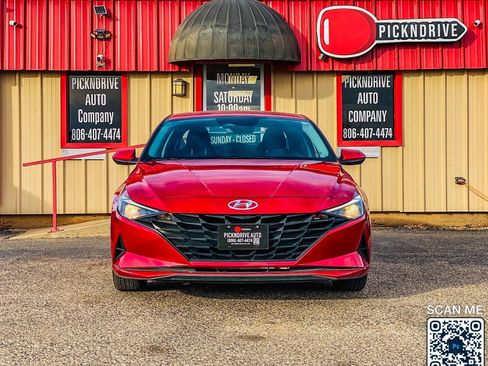 Used 2023 Hyundai Elantra SEL image 3