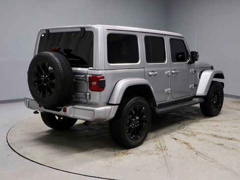 Used 2020 Jeep Wrangler Unlimited Sahara image 12