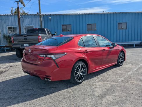 Used 2023 Toyota Camry SE image 4