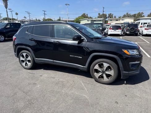 Used 2017 Jeep Compass Latitude w/ Popular Equipment Group FWD image 8