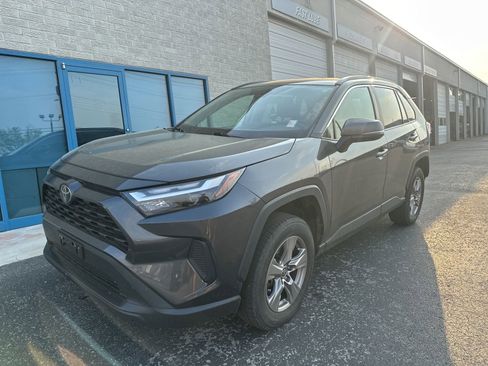 Used 2022 Toyota RAV4 XLE image 1