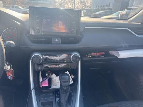 Used 2020 Toyota RAV4 LE w/ All Weather Liner Package image 8