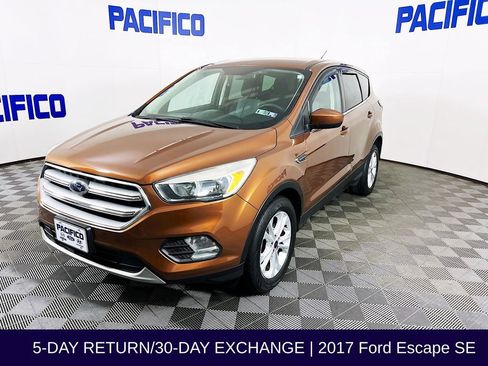 Used 2017 Ford Escape SE w/ SE Cold Weather Package image 4