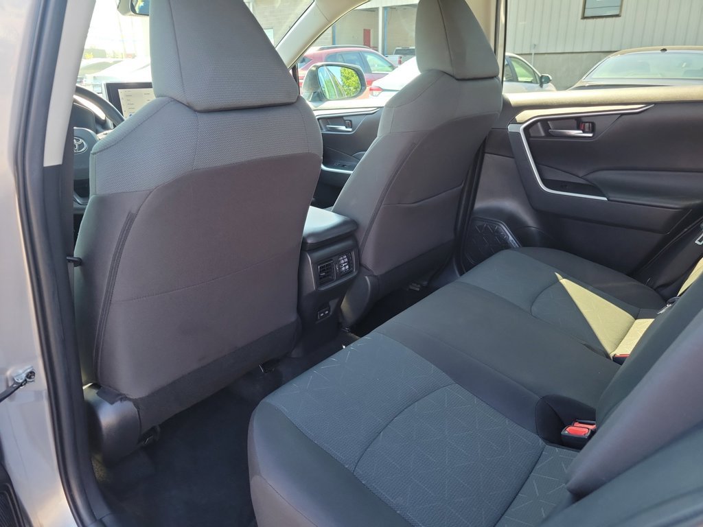 Used 2024 Toyota RAV4 XLE FWD image 17