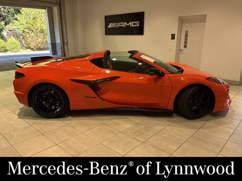 Used 2025 Chevrolet Corvette Z06 w/ Stealth Interior Trim Package RWD image 3
