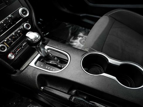 Used 2020 Ford Mustang Coupe RWD image 24