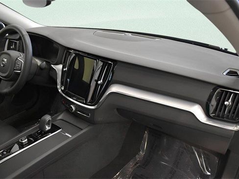 Used 2025 Volvo S60 B5 Core image 20