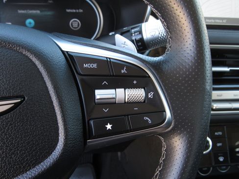 Used 2025 Genesis G70 2.5T RWD image 23