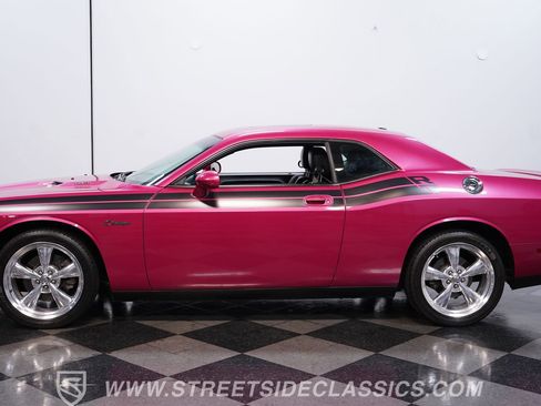 Used 2010 Dodge Challenger R/T RWD image 2
