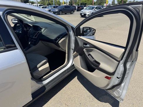 Used 2013 Ford Focus SE FWD image 14