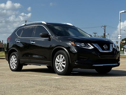 Used 2017 Nissan Rogue SV AWD/4WD image 4