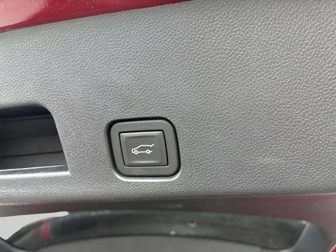 Used 2025 GMC Acadia Elevation w/ Elevation Premium Package FWD image 12