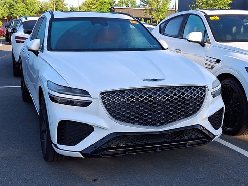 Used 2023 Genesis GV70 2.5T w/ Sport Prestige Package AWD/4WD image 2