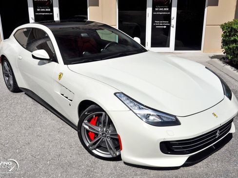 Used 2017 Ferrari GTC4Lusso AWD/4WD image 2
