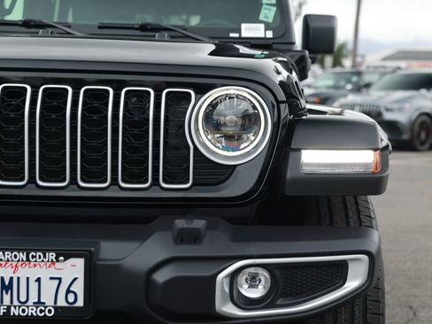 Used 2025 Jeep Wrangler Unlimited Sahara w/ Safety Group image 5