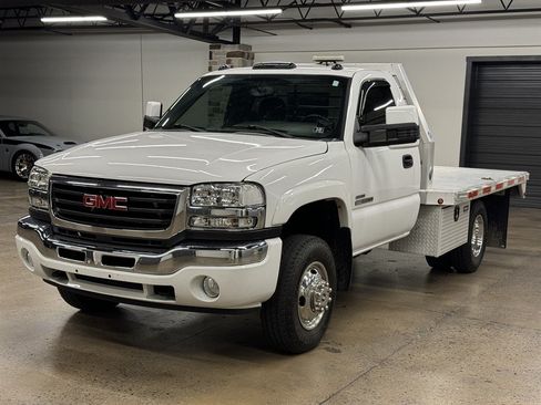 Used 2007 GMC Sierra 3500 SLE w/ Heavy-Duty Power Package AWD/4WD image 3