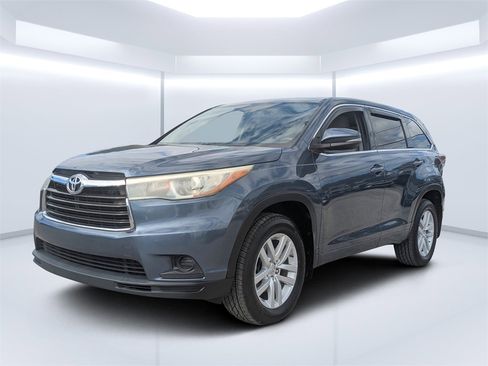 Used 2015 Toyota Highlander LE image 7