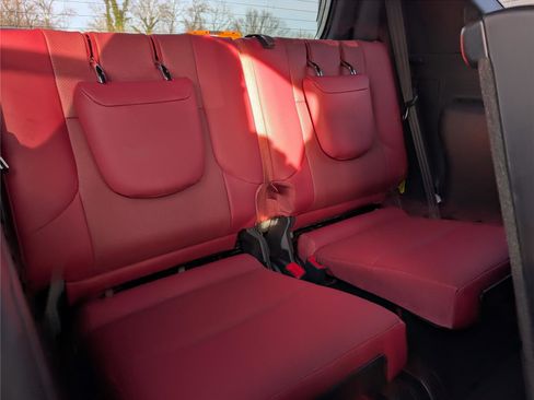 Used 2023 Lexus GX 460 Premium w/ Premium Package image 13