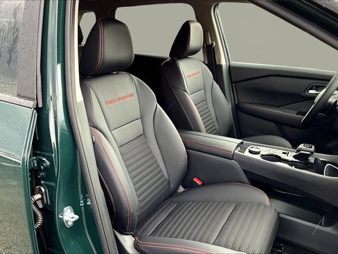 New 2026 Nissan Rogue SV AWD/4WD image 18