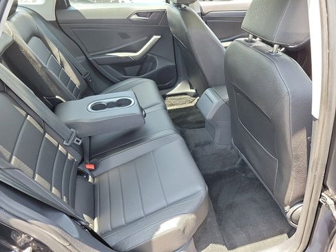 Used 2024 Volkswagen Jetta SE image 19
