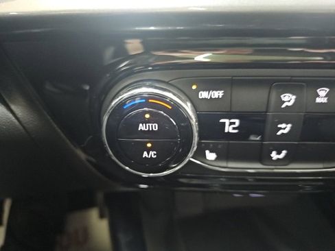 Used 2025 Chevrolet Trax ACTIV w/ Sunroof Package image 11