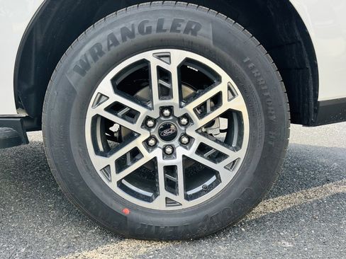 New 2025 Ford Expedition Active image 24