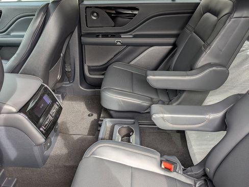 New 2025 Lincoln Aviator 2WD w/ Jet Appearance Package image 19