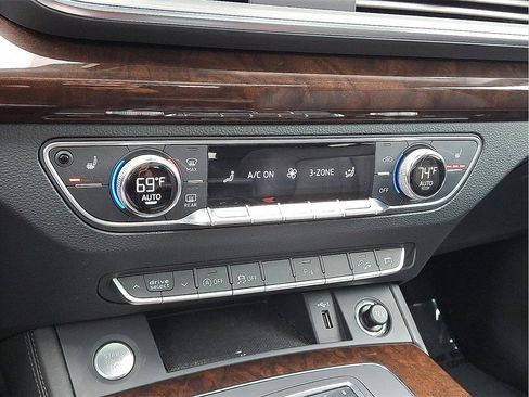 Used 2019 Audi Q5 2.0T Premium Plus w/ Premium Plus Package image 16