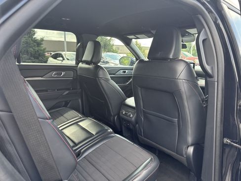 Used 2025 Ford Explorer ST-Line w/ ST-Line Street Pack AWD/4WD image 18