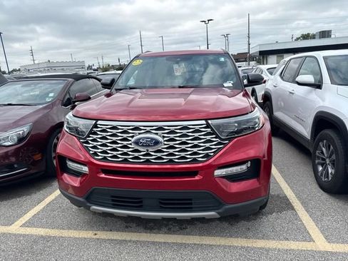 Used 2023 Ford Explorer Platinum w/ Premium Technology Package AWD/4WD image 2
