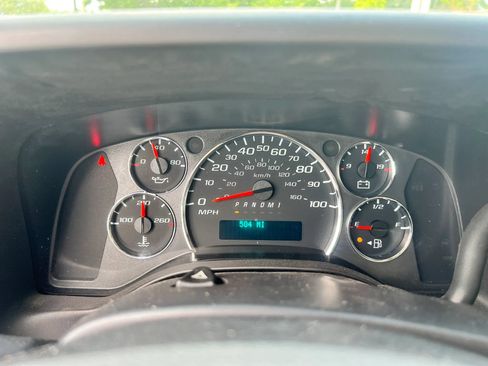 Used 2020 Chevrolet Express 2500 RWD image 22