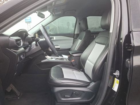 Used 2023 Ford Explorer XLT w/ Equipment Group 202A image 14