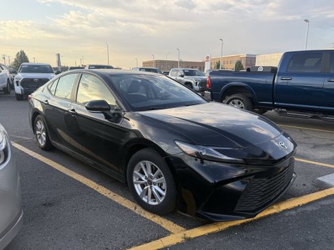 Used 2025 Toyota Camry LE FWD image 1