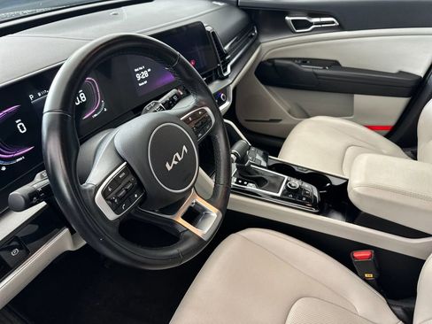 Used 2024 Kia Sportage EX image 9