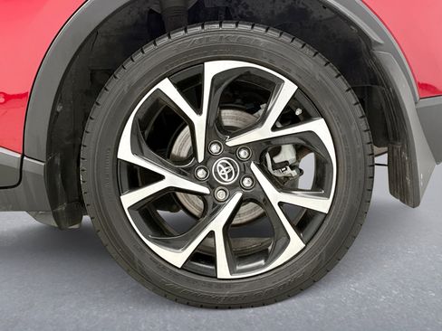 Used 2021 Toyota C-HR XLE image 12