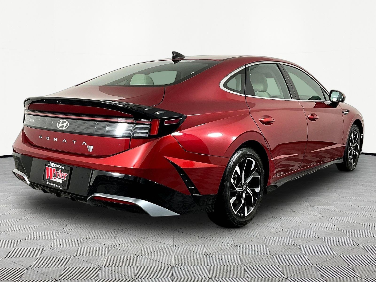 Used 2025 Hyundai Sonata SEL FWD image 6