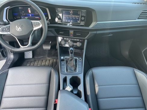 Certified 2022 Volkswagen Jetta SE image 10