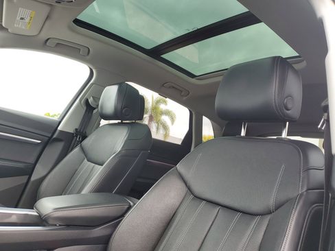 Used 2024 Audi Q8 e-tron Prestige w/ Prestige Package image 17