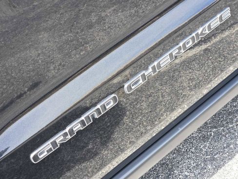Used 2018 Jeep Grand Cherokee Limited AWD/4WD image 10
