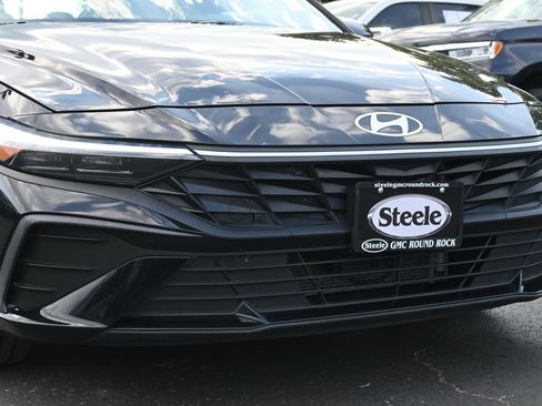 Used 2024 Hyundai Elantra Blue FWD image 28