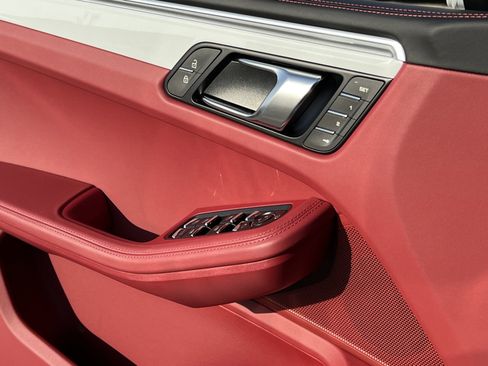 New 2026 Porsche Macan S image 28