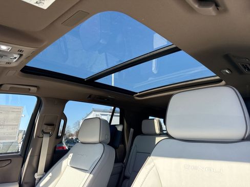 New 2026 GMC Yukon Denali w/ Denali Reserve Package image 18