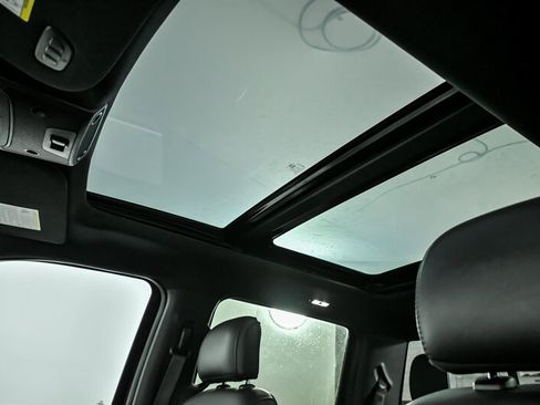 Used 2015 Ford F150 Platinum w/ Equipment Group 701A Luxury image 18