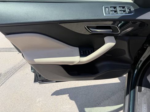 Used 2017 Jaguar F-PACE Premium AWD/4WD image 24