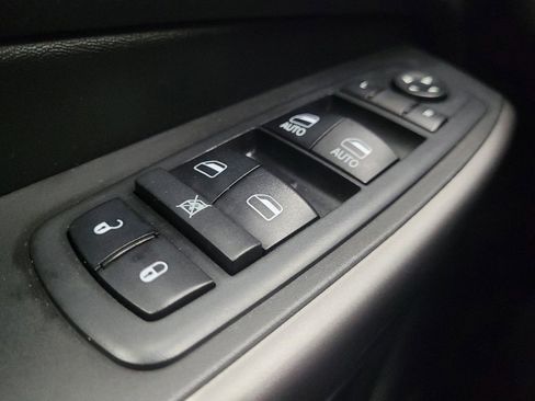 Used 2019 Jeep Cherokee Limited image 27