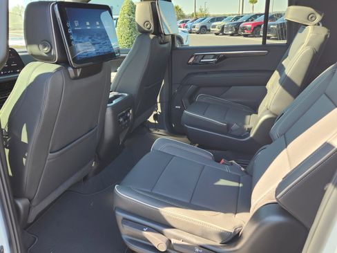 New 2026 Chevrolet Suburban Premier image 6