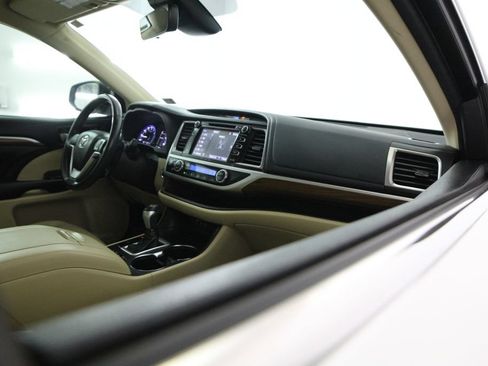 Used 2018 Toyota Highlander Limited FWD image 60