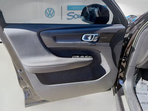 Used 2022 Volvo XC40 T5 R-Design w/ Advanced Package image 20