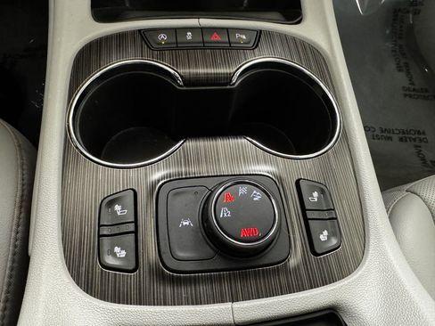 Used 2023 GMC Acadia SLT image 23