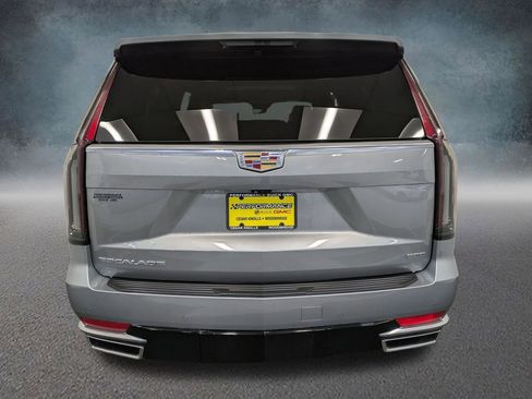 Used 2023 Cadillac Escalade ESV Premium Luxury image 5